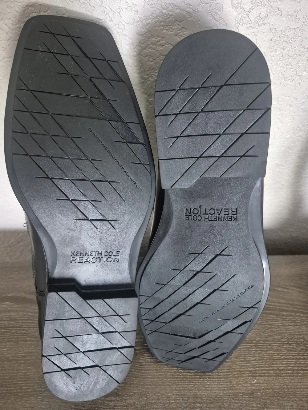 Kenneth Cole Reaction polished black